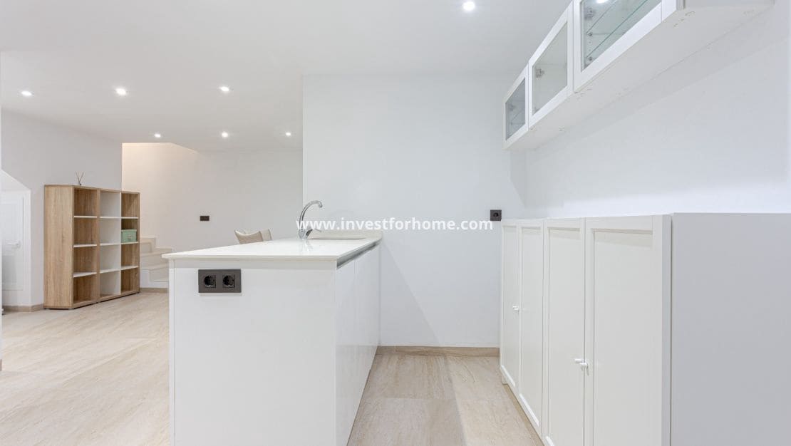 4 sovrum Villa till salu i Villamartin med pool - 495 000 € (Ref: 9417424)