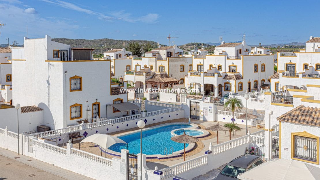 3 bedroom Townhouse for sale in Orihuela Costa with pool - € 185,000 (Ref: 9417425)
