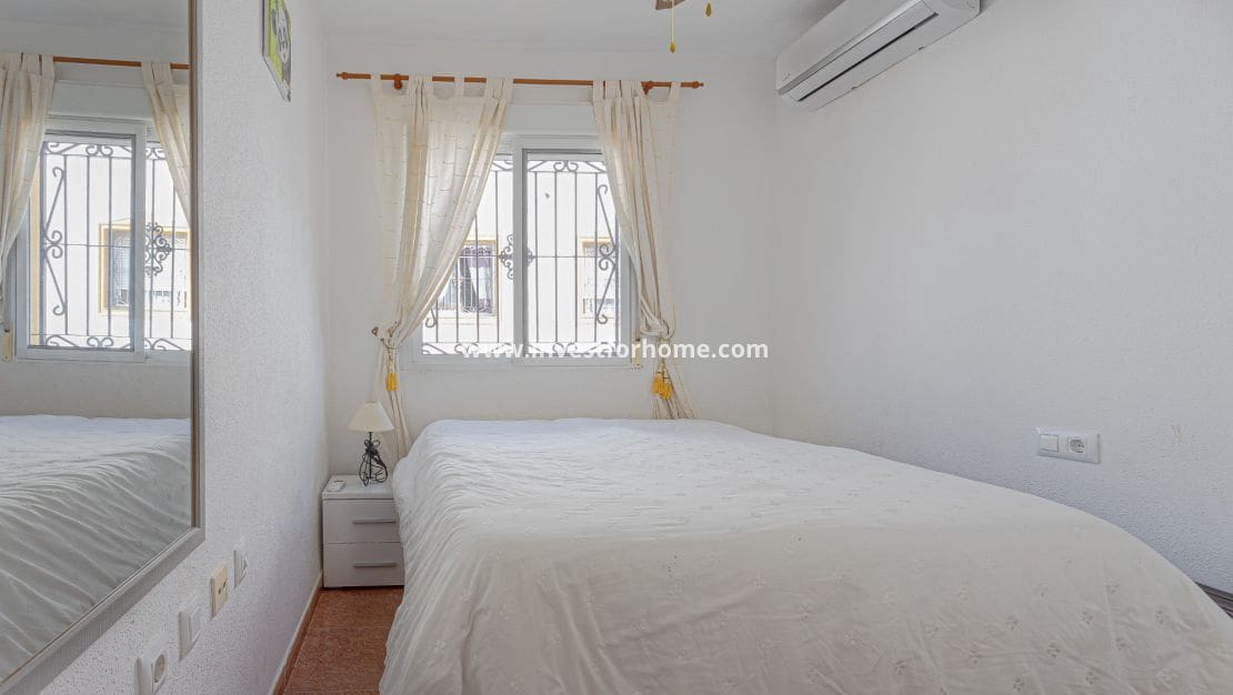 3 bedroom Townhouse for sale in Orihuela Costa with pool - € 185,000 (Ref: 9417425)