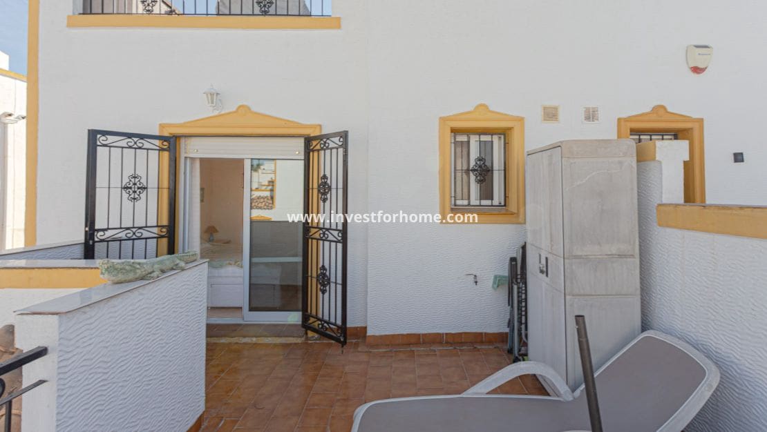 3 bedroom Townhouse for sale in Orihuela Costa with pool - € 185,000 (Ref: 9417425)