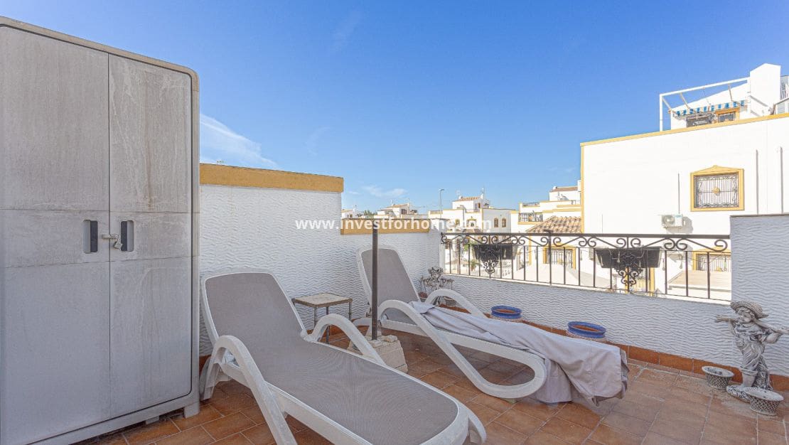 3 bedroom Townhouse for sale in Orihuela Costa with pool - € 185,000 (Ref: 9417425)