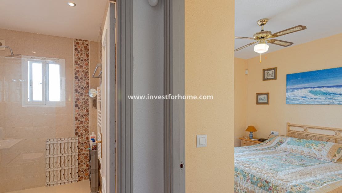 3 bedroom Townhouse for sale in Orihuela Costa with pool - € 185,000 (Ref: 9417425)