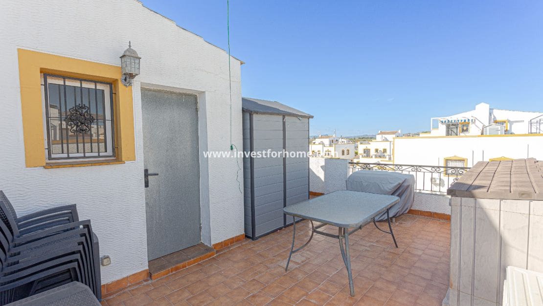 3 bedroom Townhouse for sale in Orihuela Costa with pool - € 185,000 (Ref: 9417425)