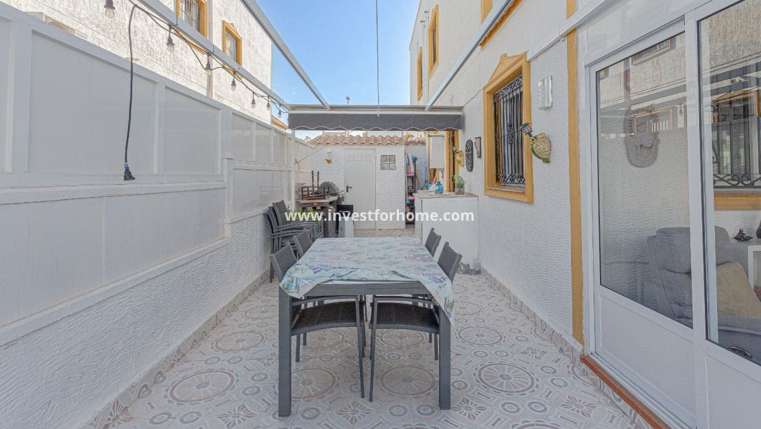 3 bedroom Townhouse for sale in Orihuela Costa with pool - € 185,000 (Ref: 9417425)
