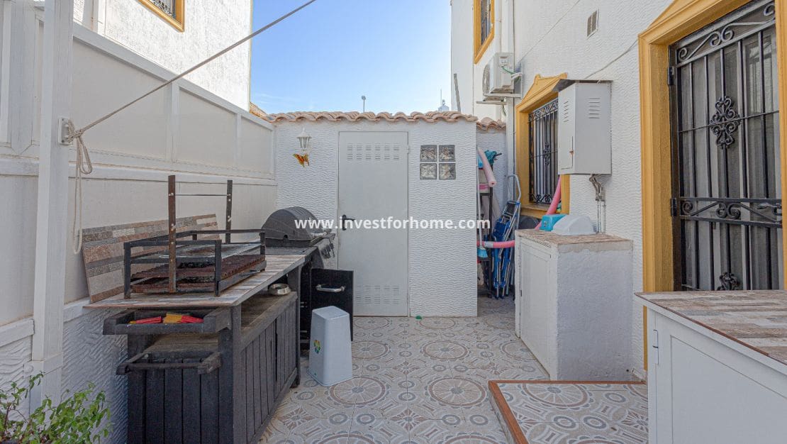 3 bedroom Townhouse for sale in Orihuela Costa with pool - € 185,000 (Ref: 9417425)