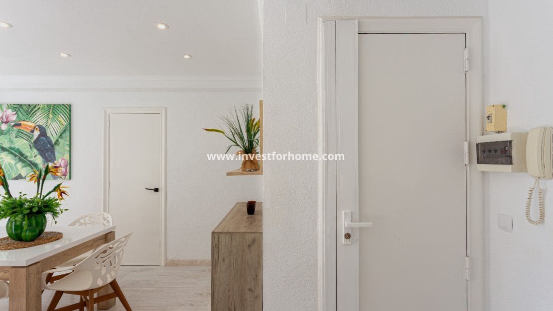 2 bedroom Apartment for sale in Torrevieja - € 265,000 (Ref: 9426407)