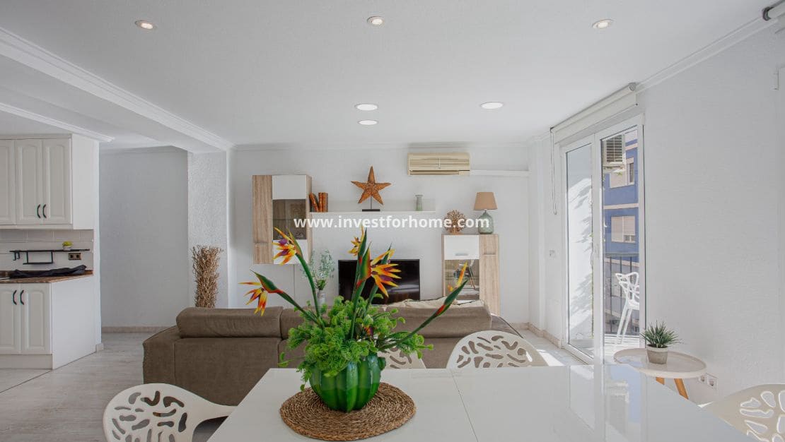 2 bedroom Apartment for sale in Torrevieja - € 265,000 (Ref: 9426407)