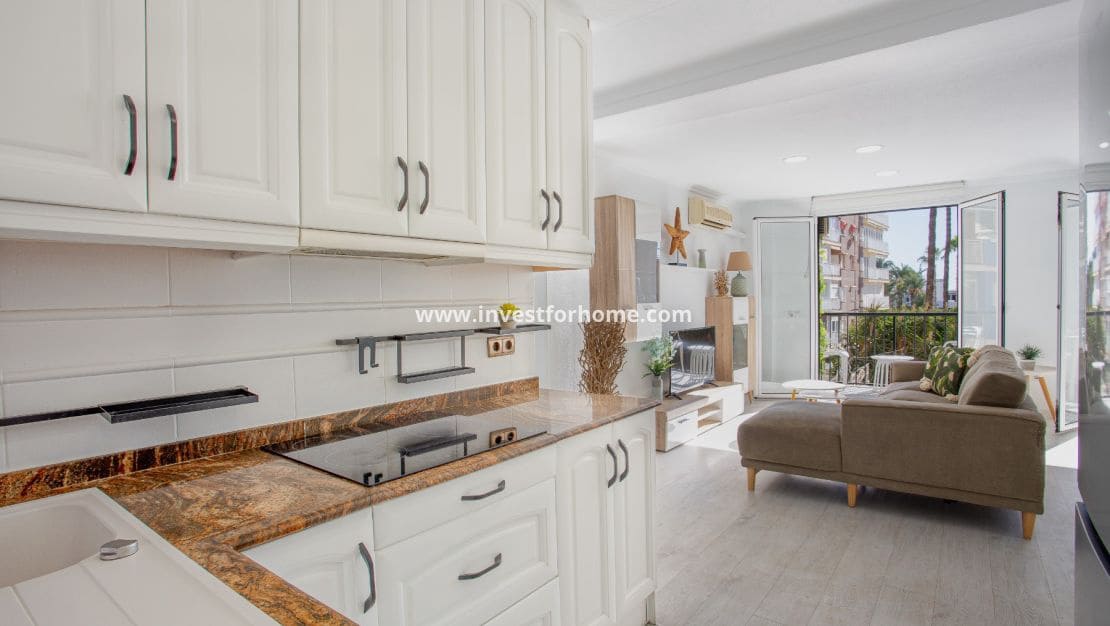 2 bedroom Apartment for sale in Torrevieja - € 265,000 (Ref: 9426407)