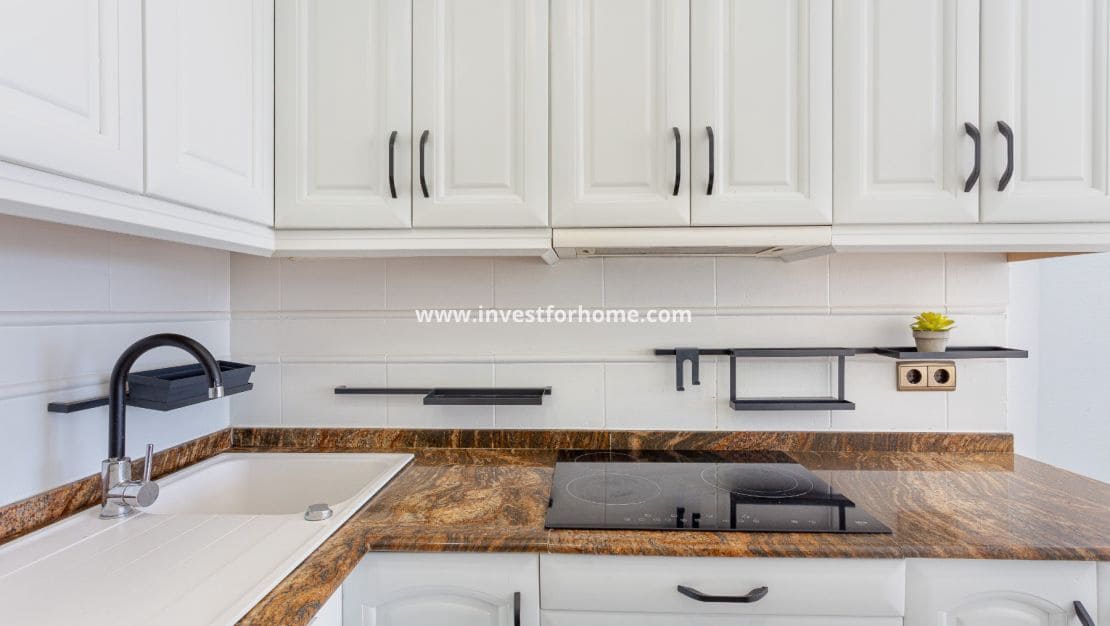 2 bedroom Apartment for sale in Torrevieja - € 265,000 (Ref: 9426407)