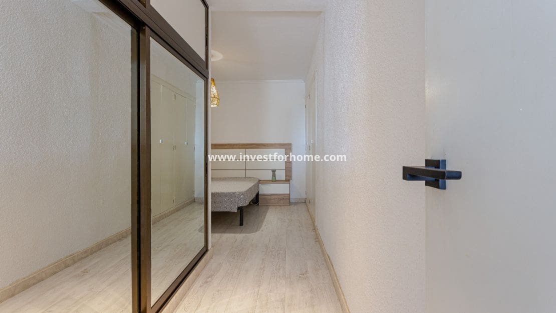 2 bedroom Apartment for sale in Torrevieja - € 265,000 (Ref: 9426407)