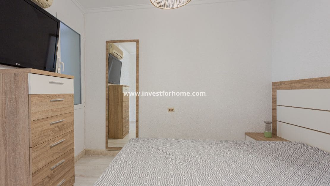 2 bedroom Apartment for sale in Torrevieja - € 265,000 (Ref: 9426407)