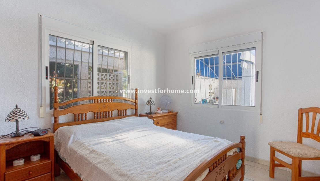 3 bedroom Villa for sale in Los Balcones with pool - € 415,000 (Ref: 9547070)