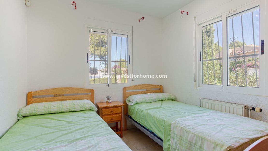 3 bedroom Villa for sale in Los Balcones with pool - € 415,000 (Ref: 9547070)