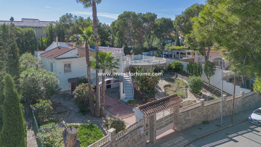 3 bedroom Villa for sale in Los Balcones with pool - € 415,000 (Ref: 9547070)