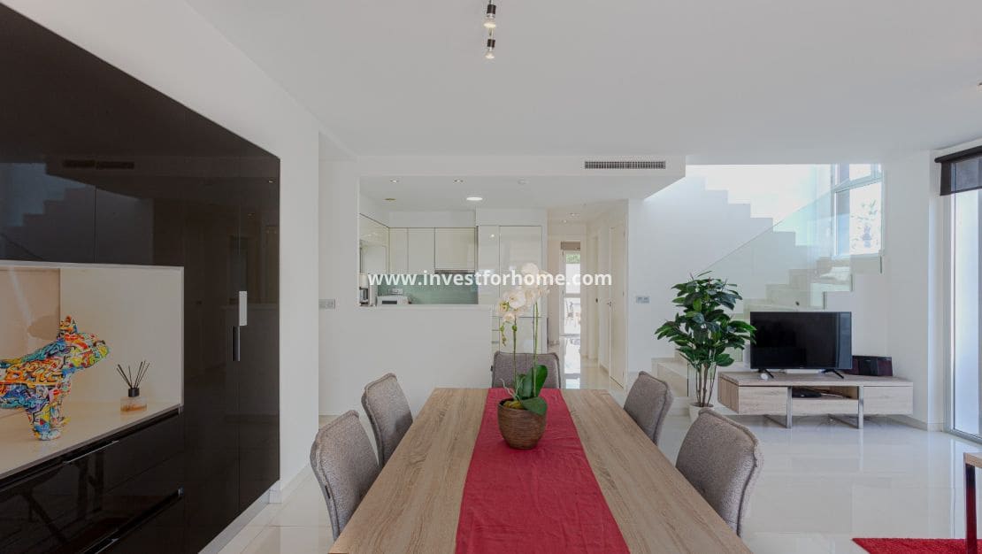 3 bedroom Villa for sale in Orihuela Costa with pool - € 475,000 (Ref: 9547071)