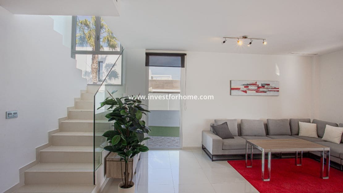 3 bedroom Villa for sale in Orihuela Costa with pool - € 475,000 (Ref: 9547071)