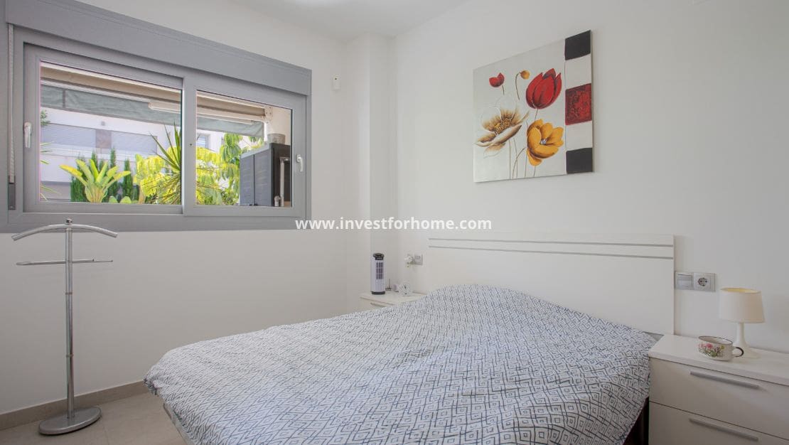 2 bedroom Apartment for sale in La Veleta with pool - € 250,000 (Ref: 9547074)