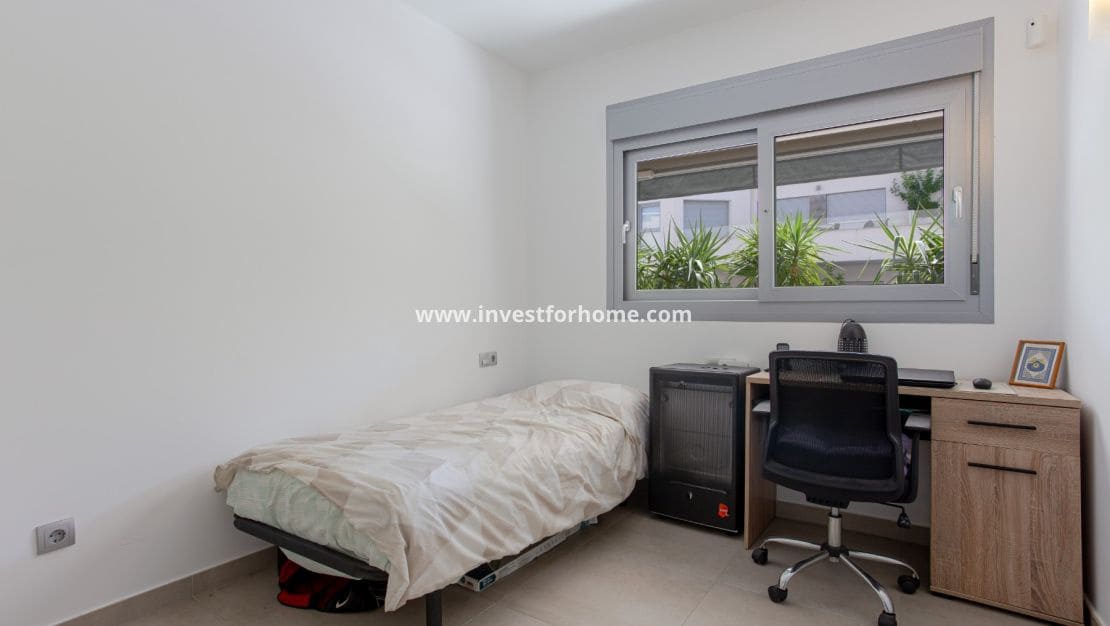 2 bedroom Apartment for sale in La Veleta with pool - € 250,000 (Ref: 9547074)