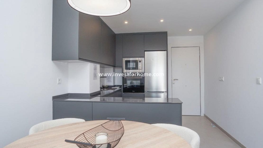 2 makuuhuone Huoneisto myytävänä paikassa La Mata mukana uima-altaan - 285 000 € (Ref: 9563695)