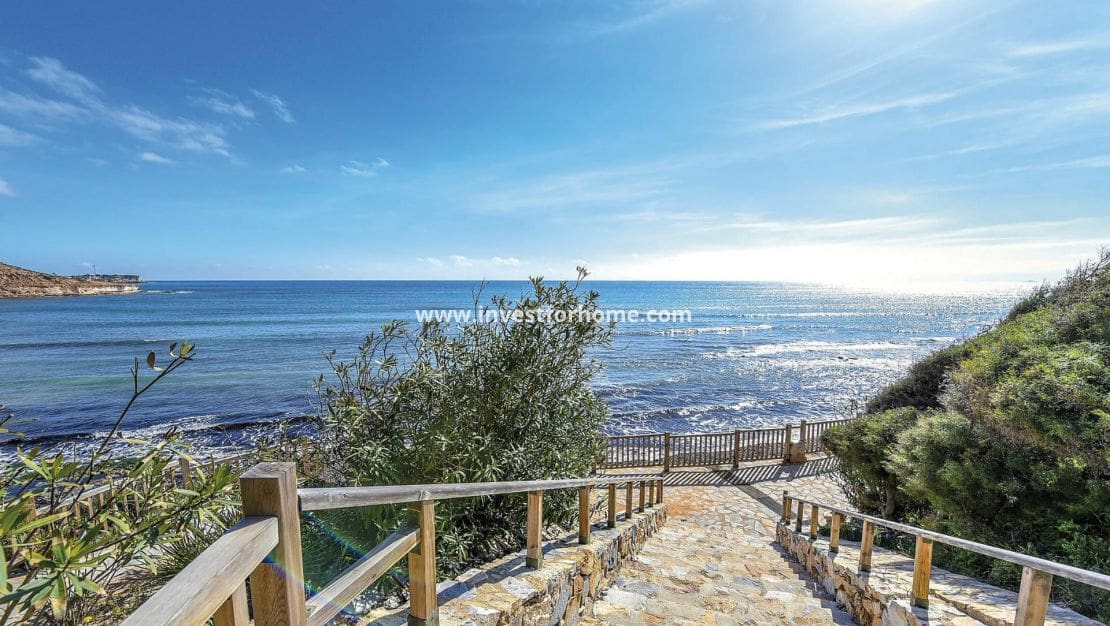 2 makuuhuone Huoneisto myytävänä paikassa La Mata mukana uima-altaan - 285 000 € (Ref: 9563695)