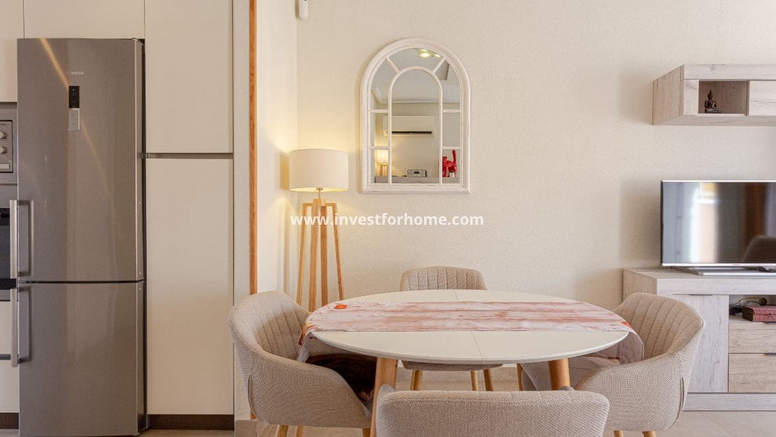 3 soveværelse Semi-Rækkehus til salg i Orihuela Costa med swimmingpool garage - € 280.000 (Ref: 9563896)