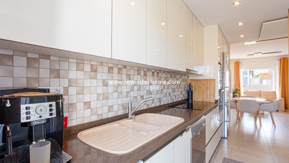 3 soveværelse Semi-Rækkehus til salg i Orihuela Costa med swimmingpool garage - € 280.000 (Ref: 9563896)