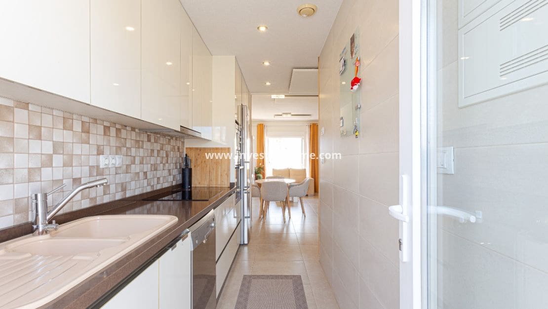 3 soveværelse Semi-Rækkehus til salg i Orihuela Costa med swimmingpool garage - € 280.000 (Ref: 9563896)