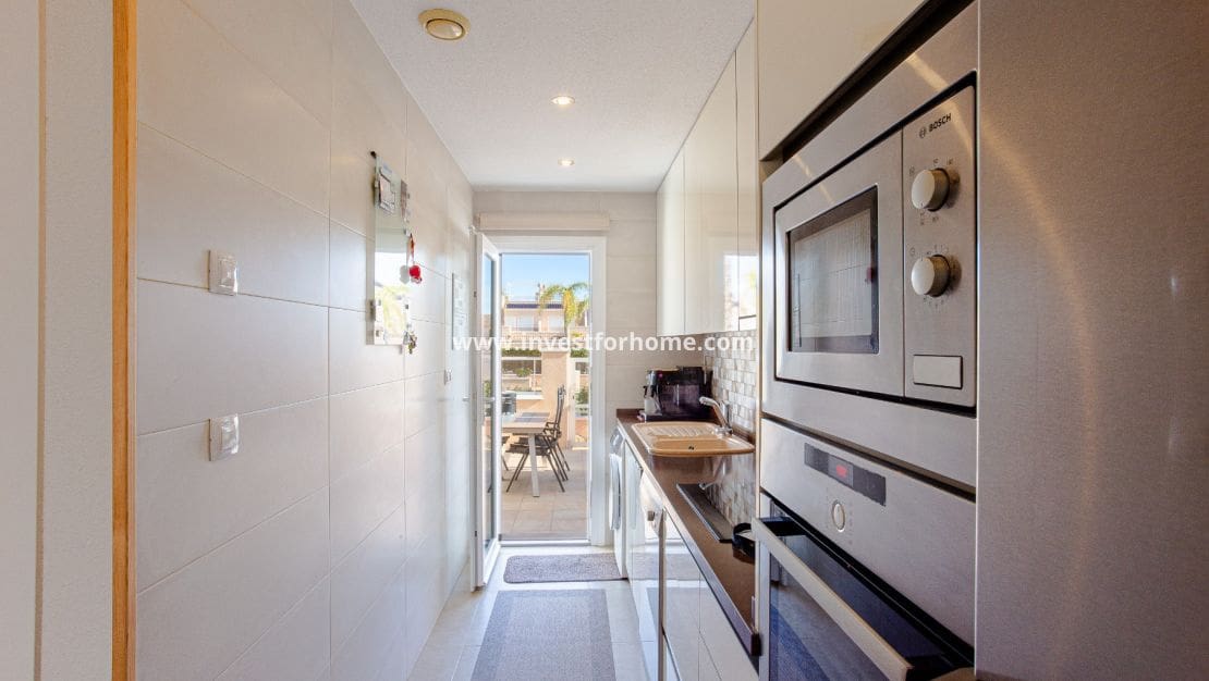 3 soveværelse Semi-Rækkehus til salg i Orihuela Costa med swimmingpool garage - € 280.000 (Ref: 9563896)