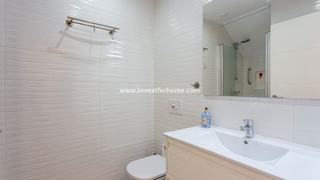 3 soveværelse Semi-Rækkehus til salg i Orihuela Costa med swimmingpool garage - € 280.000 (Ref: 9563896)