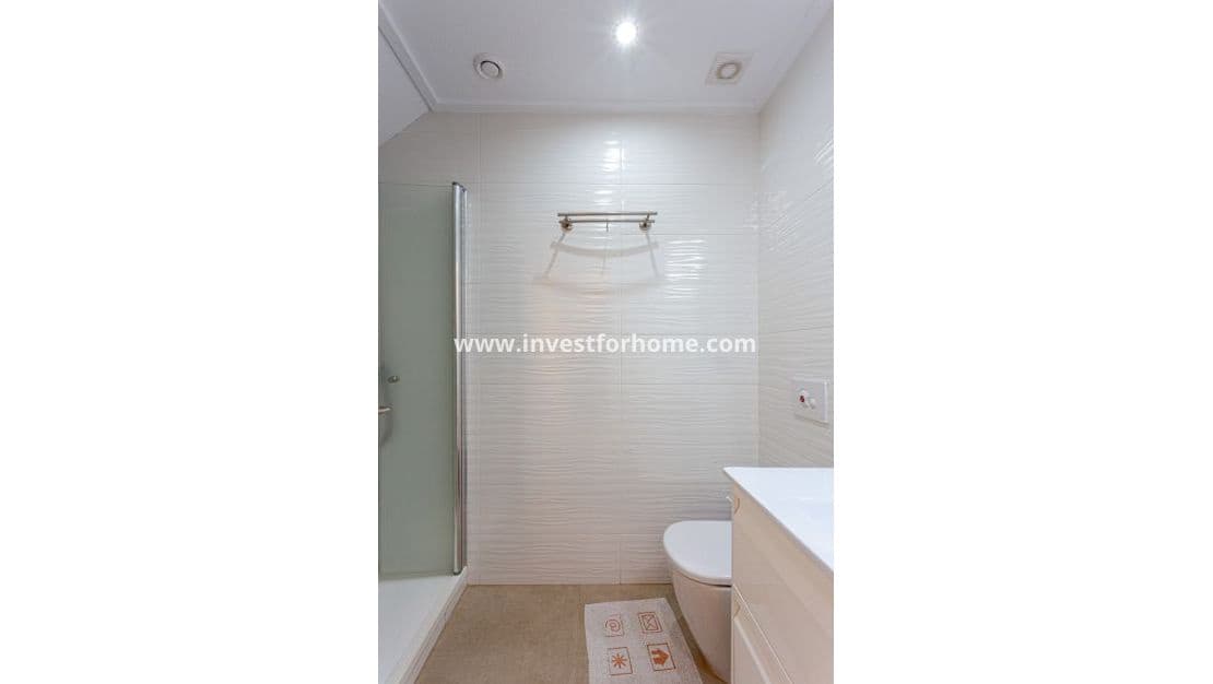 3 soveværelse Semi-Rækkehus til salg i Orihuela Costa med swimmingpool garage - € 280.000 (Ref: 9563896)