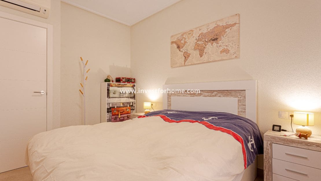 3 soveværelse Semi-Rækkehus til salg i Orihuela Costa med swimmingpool garage - € 280.000 (Ref: 9563896)