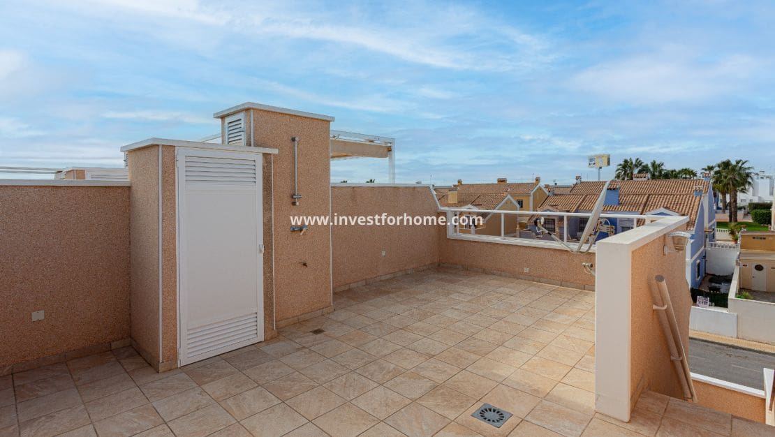 3 soveværelse Semi-Rækkehus til salg i Orihuela Costa med swimmingpool garage - € 280.000 (Ref: 9563896)