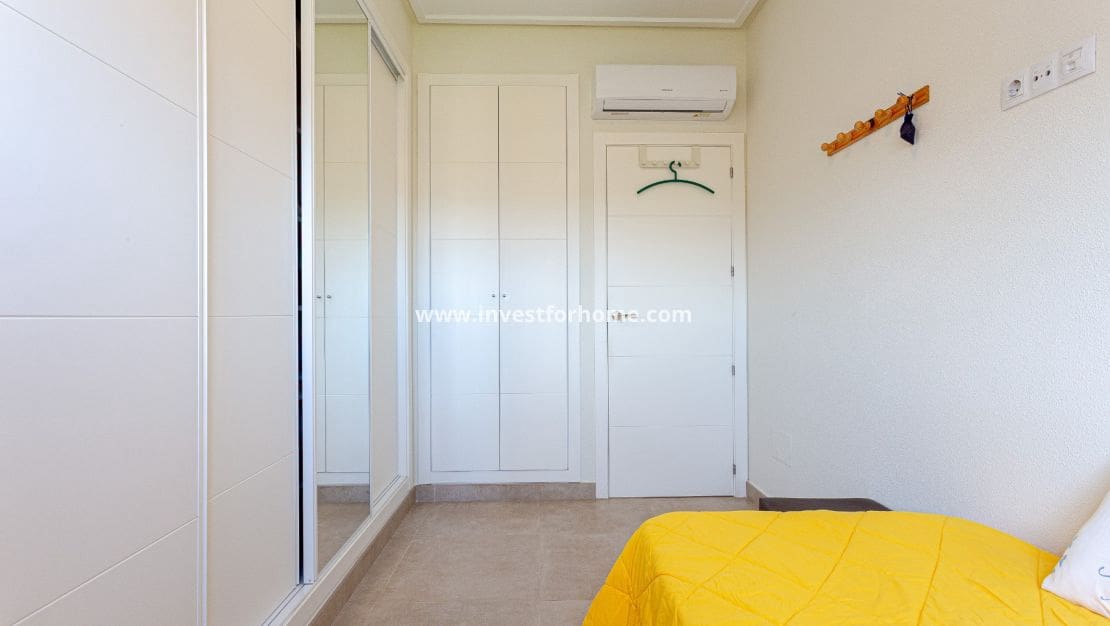 3 soveværelse Semi-Rækkehus til salg i Orihuela Costa med swimmingpool garage - € 280.000 (Ref: 9563896)