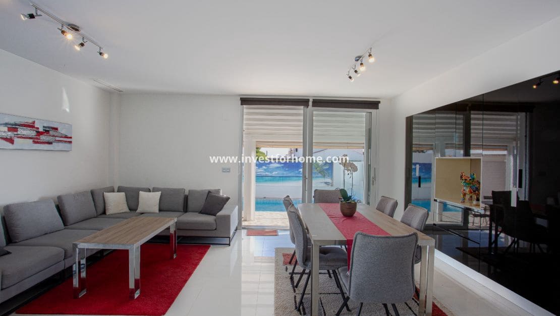 3 soveværelse Villa til salg i Orihuela Costa med swimmingpool - € 475.000 (Ref: 9628291)