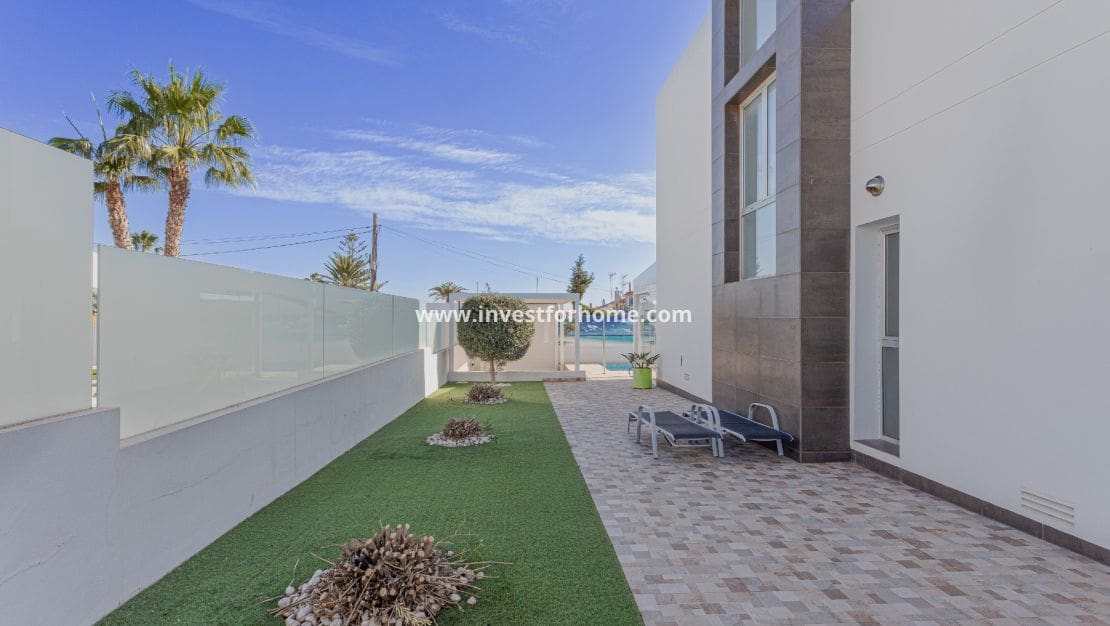 3 soveværelse Villa til salg i Orihuela Costa med swimmingpool - € 475.000 (Ref: 9628291)