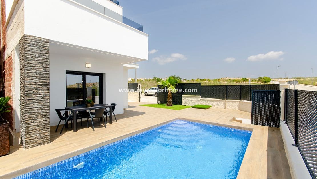 3 soveværelse Villa til salg i Orihuela Costa med swimmingpool - € 415.000 (Ref: 9634993)