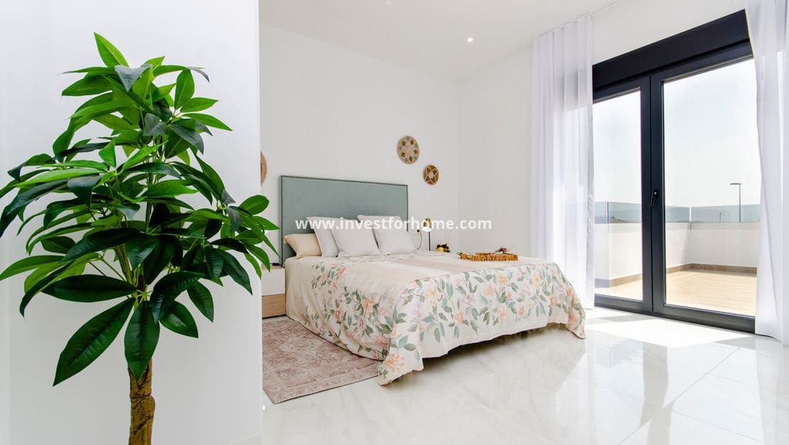 3 soveværelse Villa til salg i Orihuela Costa med swimmingpool - € 415.000 (Ref: 9634993)