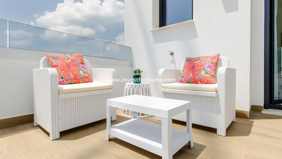 3 soveværelse Villa til salg i Orihuela Costa med swimmingpool - € 415.000 (Ref: 9634993)