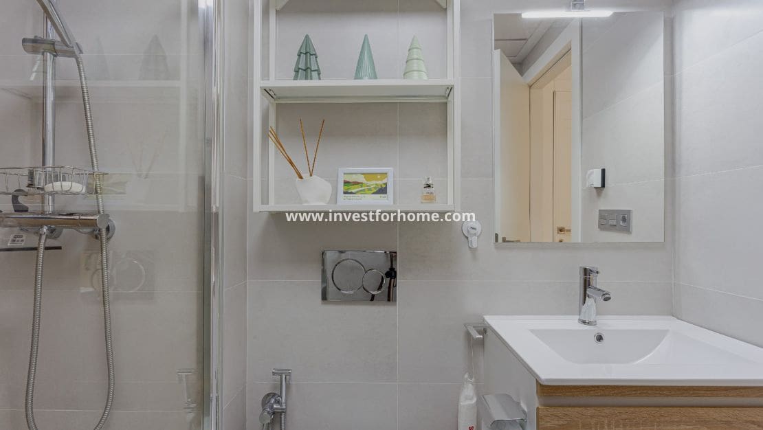 1 bedroom Apartment for sale in Torrevieja with pool - € 175,000 (Ref: 9669131)