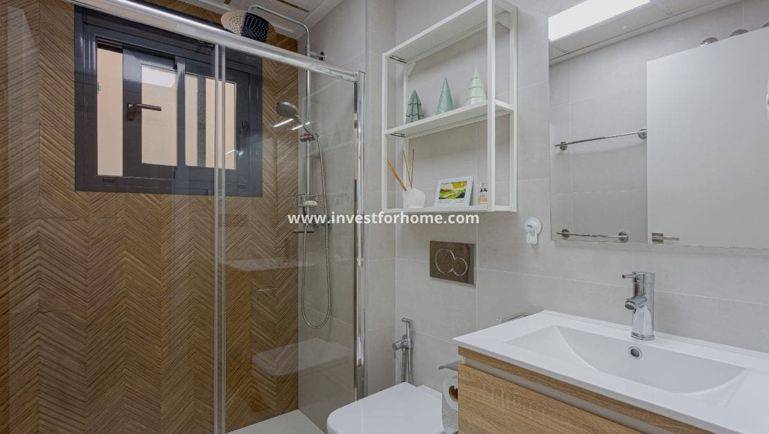 1 bedroom Apartment for sale in Torrevieja with pool - € 175,000 (Ref: 9669131)