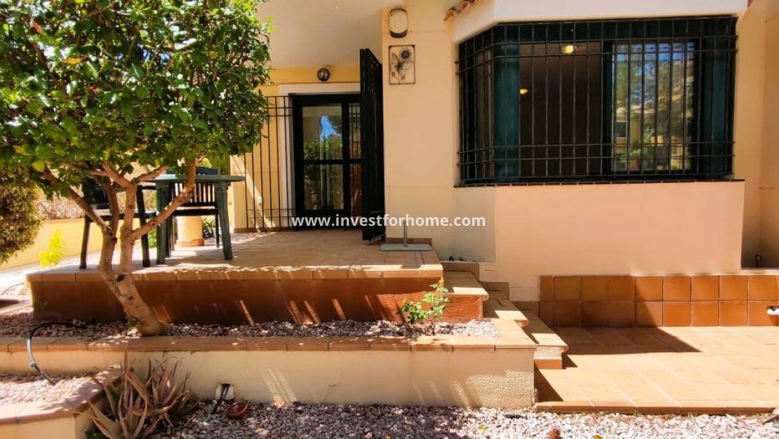 2 soveværelse Lejlighed til salg i Orihuela Costa med swimmingpool - € 169.000 (Ref: 9720570)