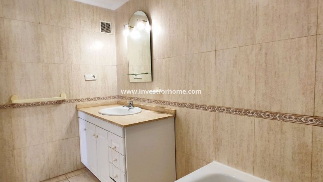 2 soveværelse Lejlighed til salg i Orihuela Costa med swimmingpool - € 169.000 (Ref: 9720570)