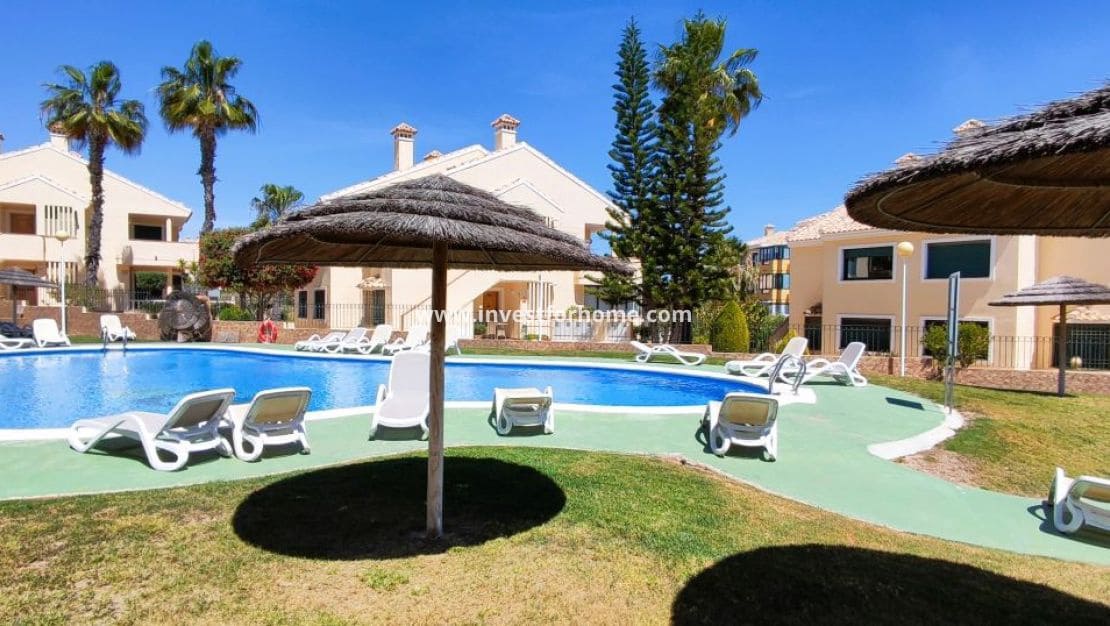 2 soveværelse Lejlighed til salg i Orihuela Costa med swimmingpool - € 169.000 (Ref: 9720570)