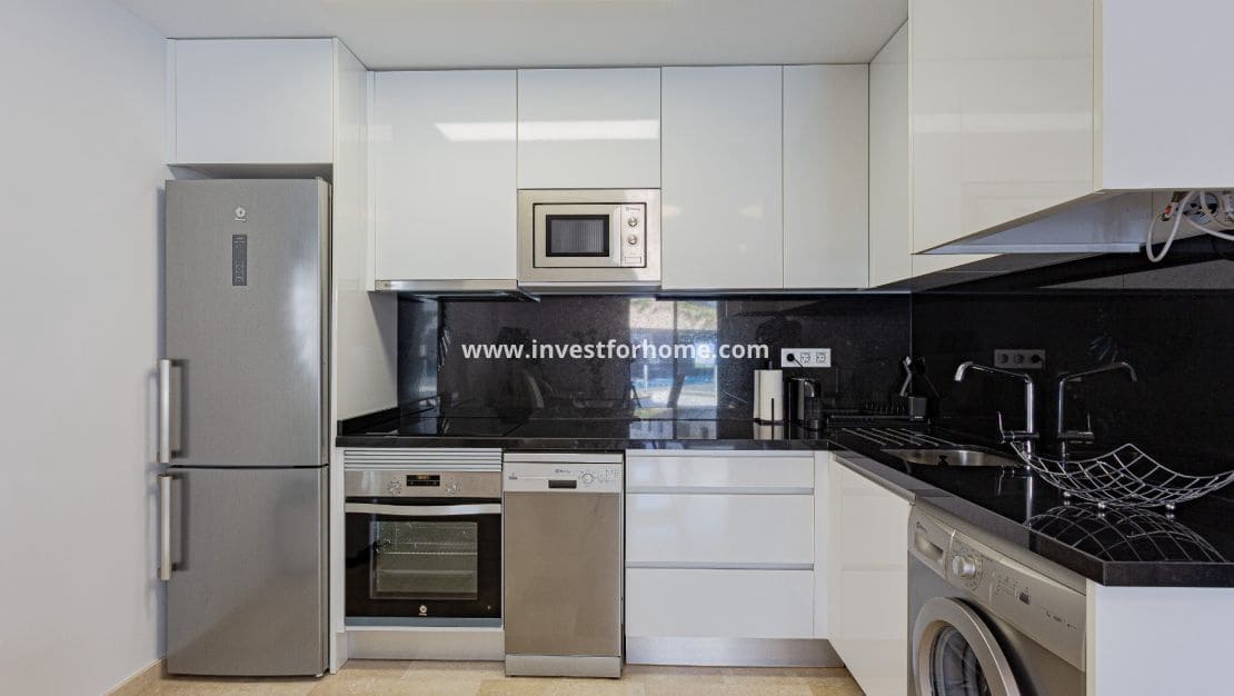 1 sovrum Lägenhet till salu i Villamartin med pool - 155 000 € (Ref: 9730816)