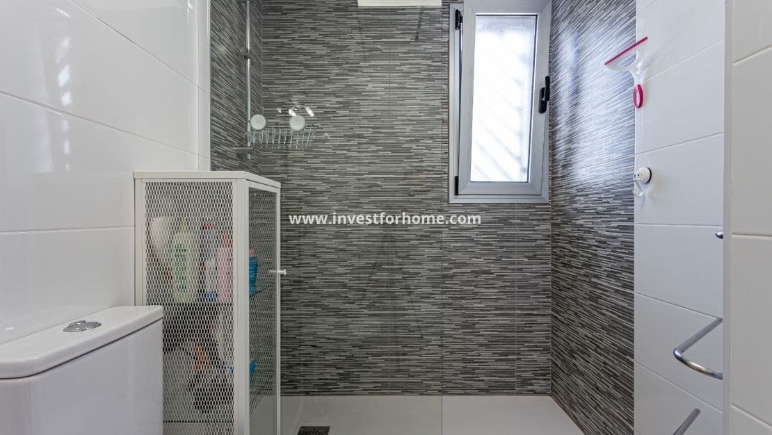 1 sovrum Lägenhet till salu i Villamartin med pool - 155 000 € (Ref: 9730816)