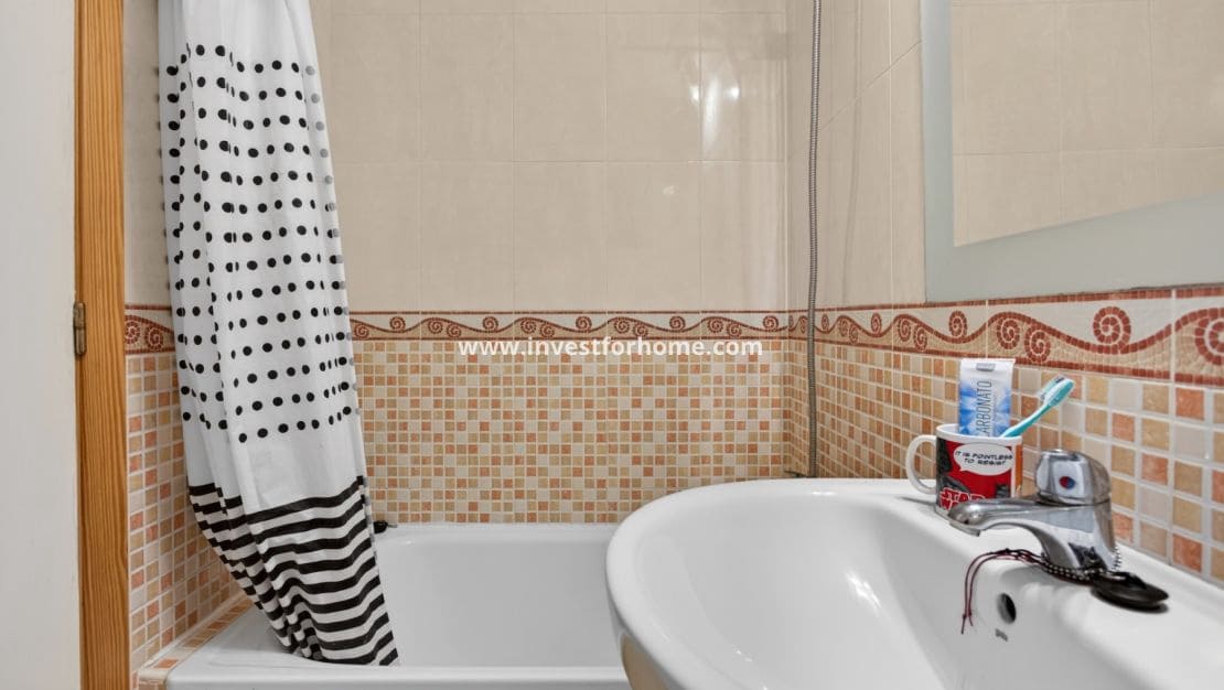 1 soveværelse Lejlighed til salg i Torrevieja med swimmingpool - € 85.000 (Ref: 9782290)