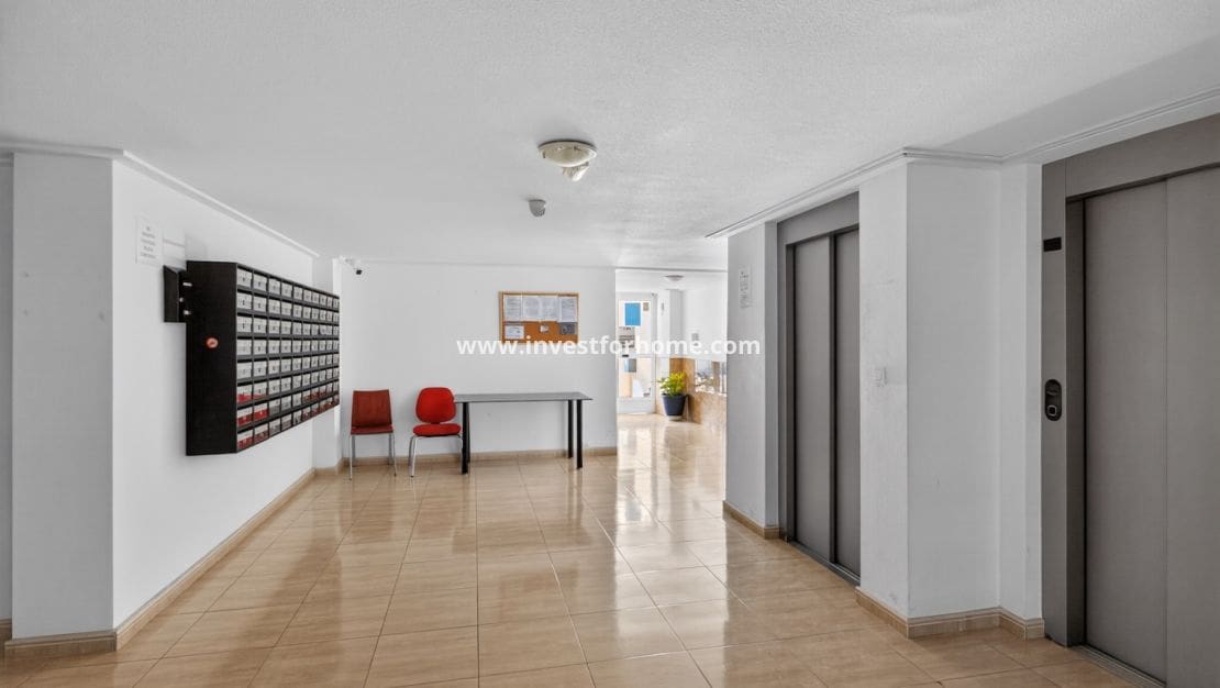 1 soveværelse Lejlighed til salg i Torrevieja med swimmingpool - € 85.000 (Ref: 9782290)