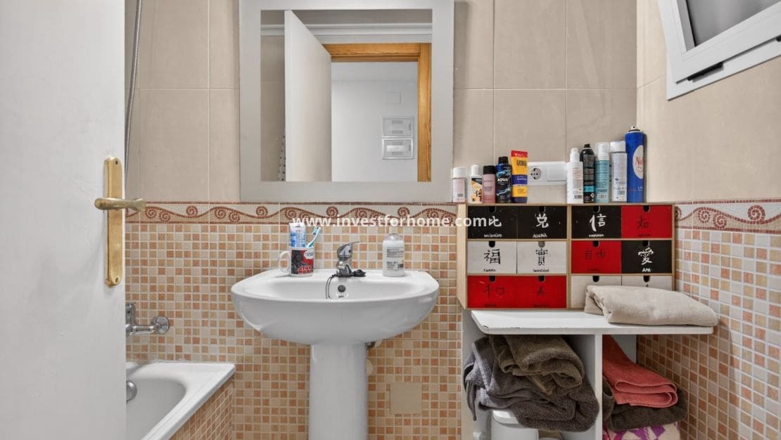 1 soveværelse Lejlighed til salg i Torrevieja med swimmingpool - € 85.000 (Ref: 9782290)