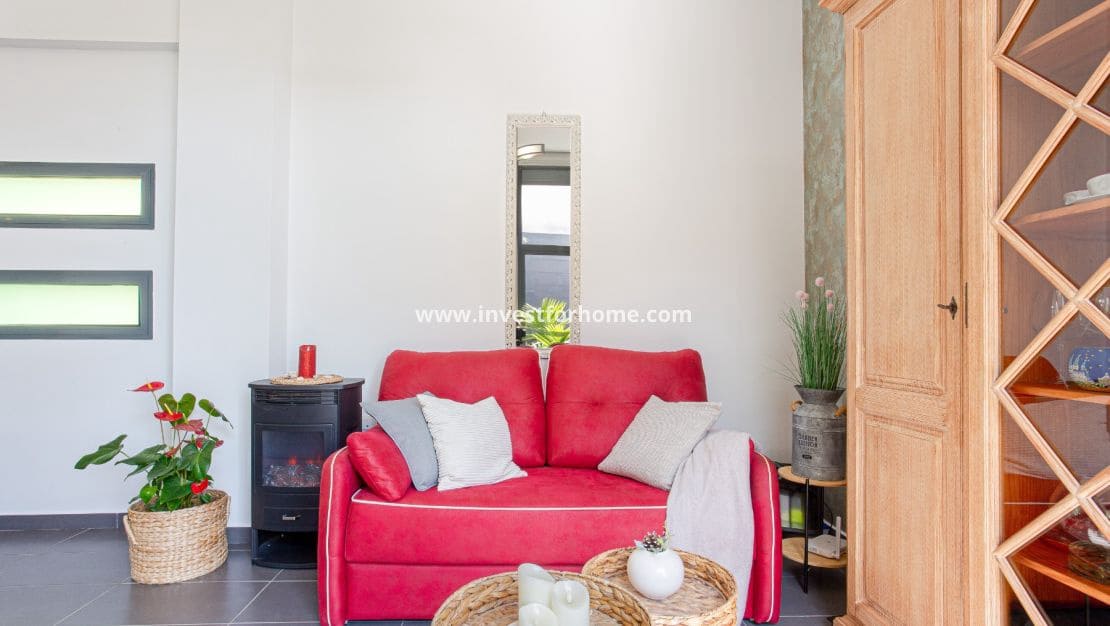 2 bedroom Apartment for sale in Villamartin with pool - € 329,000 (Ref: 9809794)