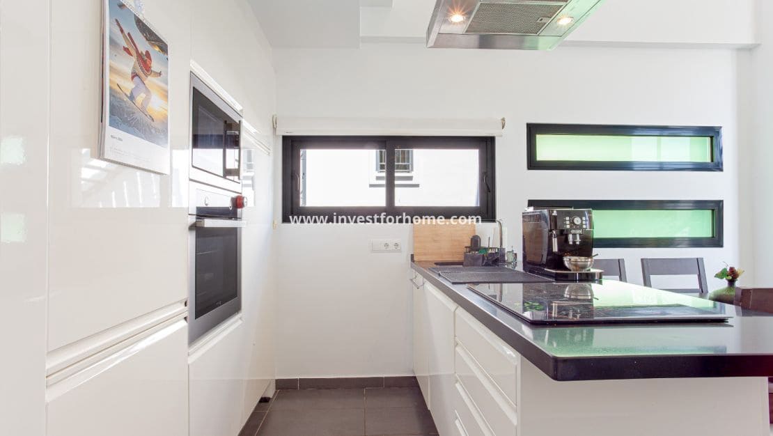 2 bedroom Apartment for sale in Villamartin with pool - € 329,000 (Ref: 9809794)